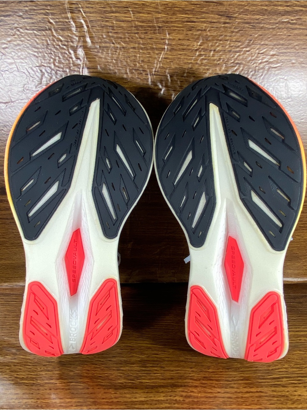 Brooks Hyperion max women’s shoe size 8 - Picture 11 of 14